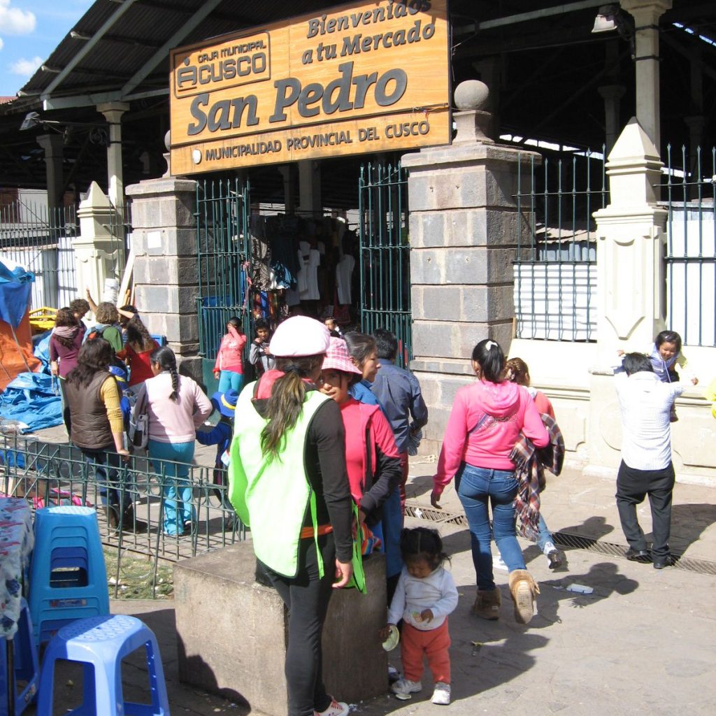 mercado de san pedro cusco